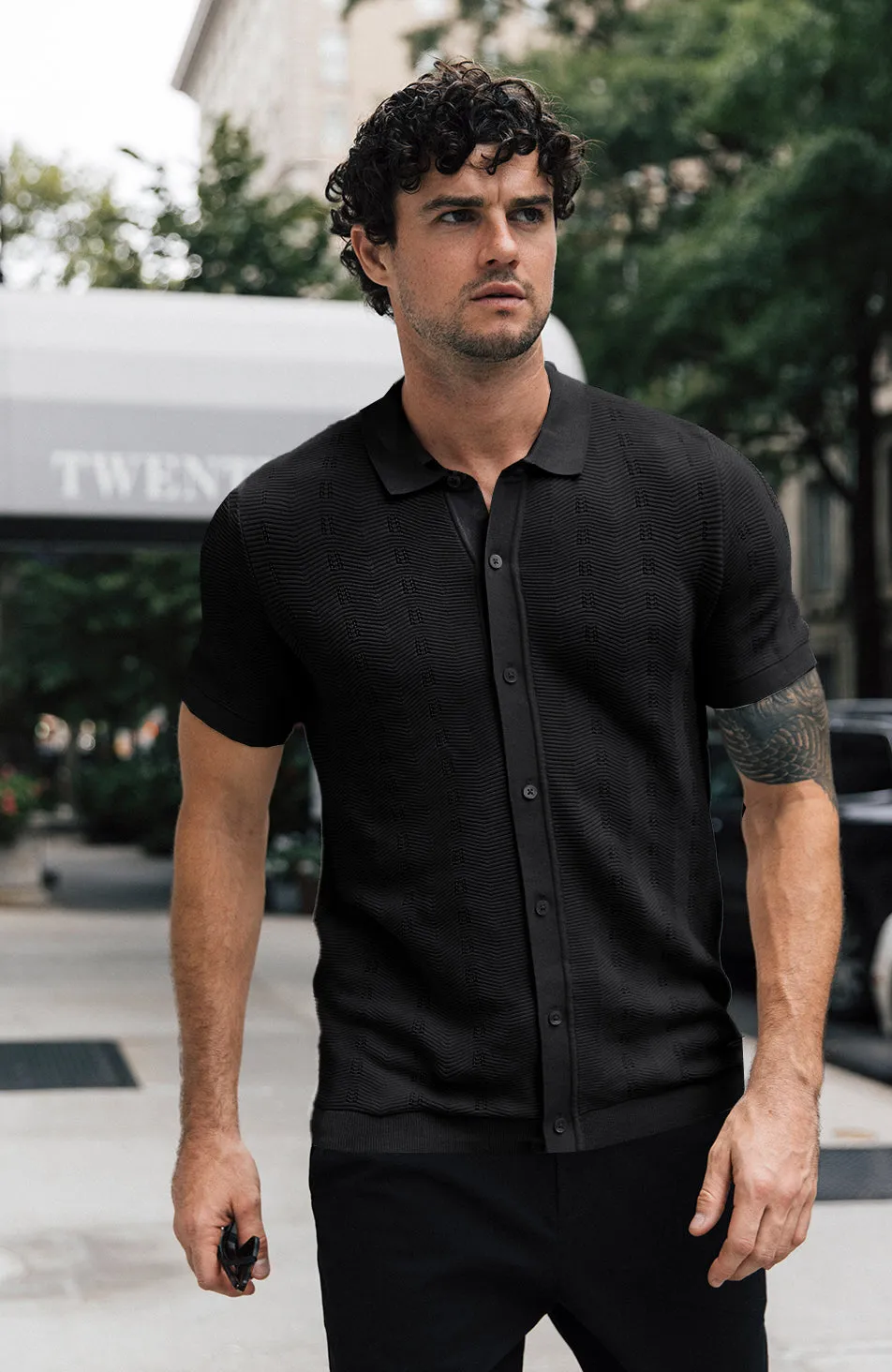 Carlton Regular Wave Knit Shirt in Black