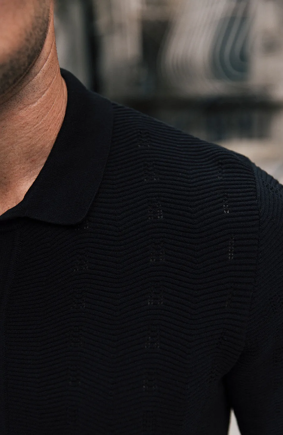 Carlton Regular Wave Knit Shirt in Black