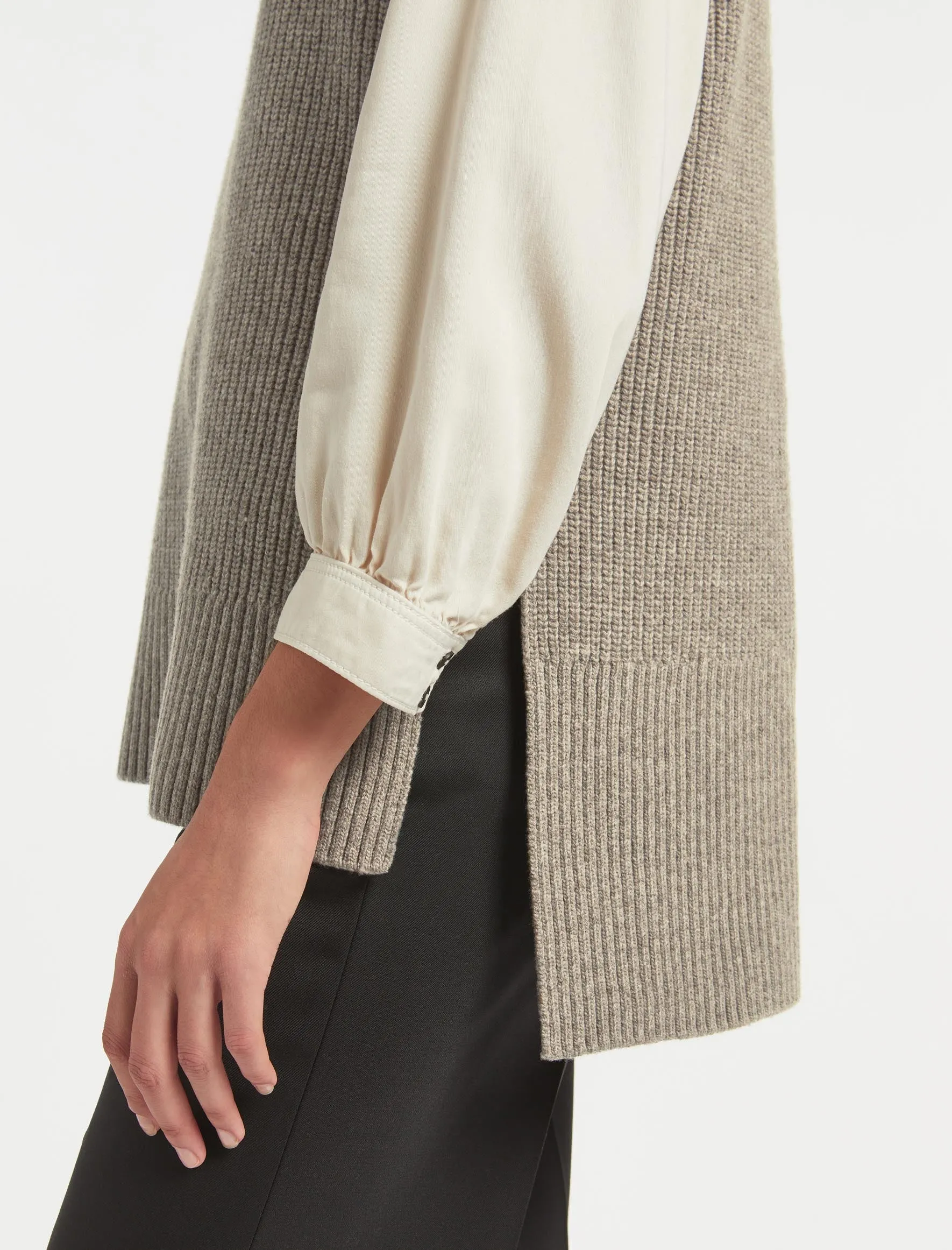 Janice Wool V Neck Sleeveless Jumper - Taupe