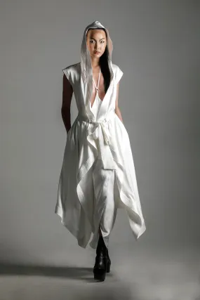 Tamoe Silk Top Stitched Hooded Robe in White